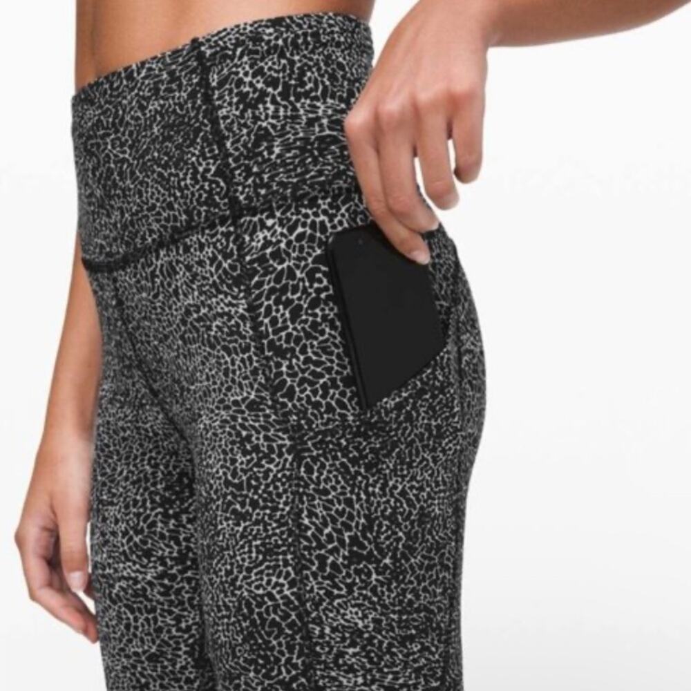 Lululemon Fast and Free Tight 24" Nulux Polar Shift Ice Grey Black Size 6 - Picture 3 of 9